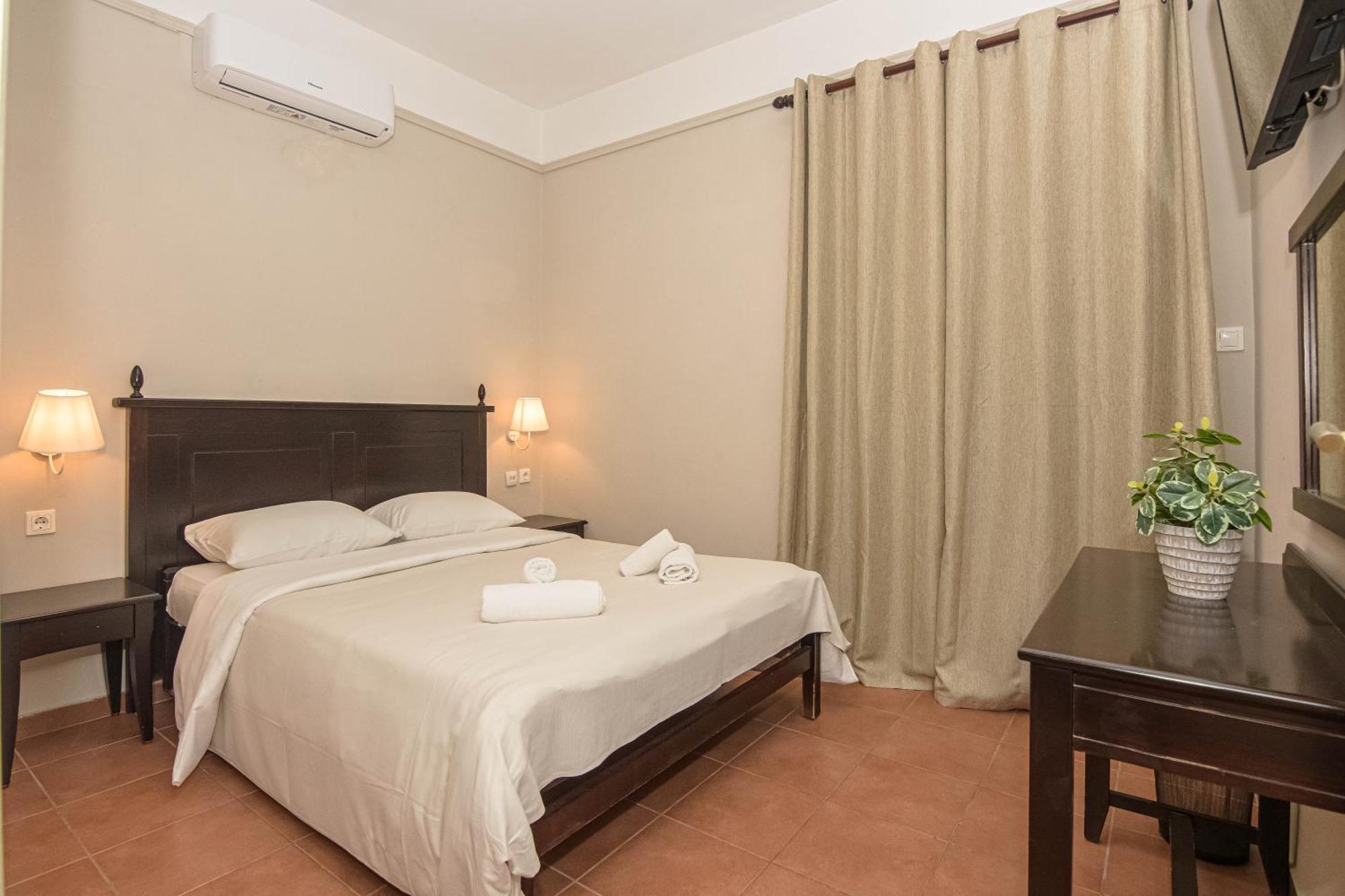 Talos Hotel Apartments Kato Daratso Exterior photo