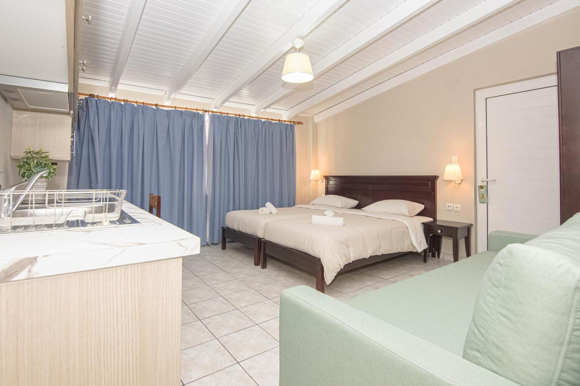 Talos Hotel Apartments Kato Daratso Room photo