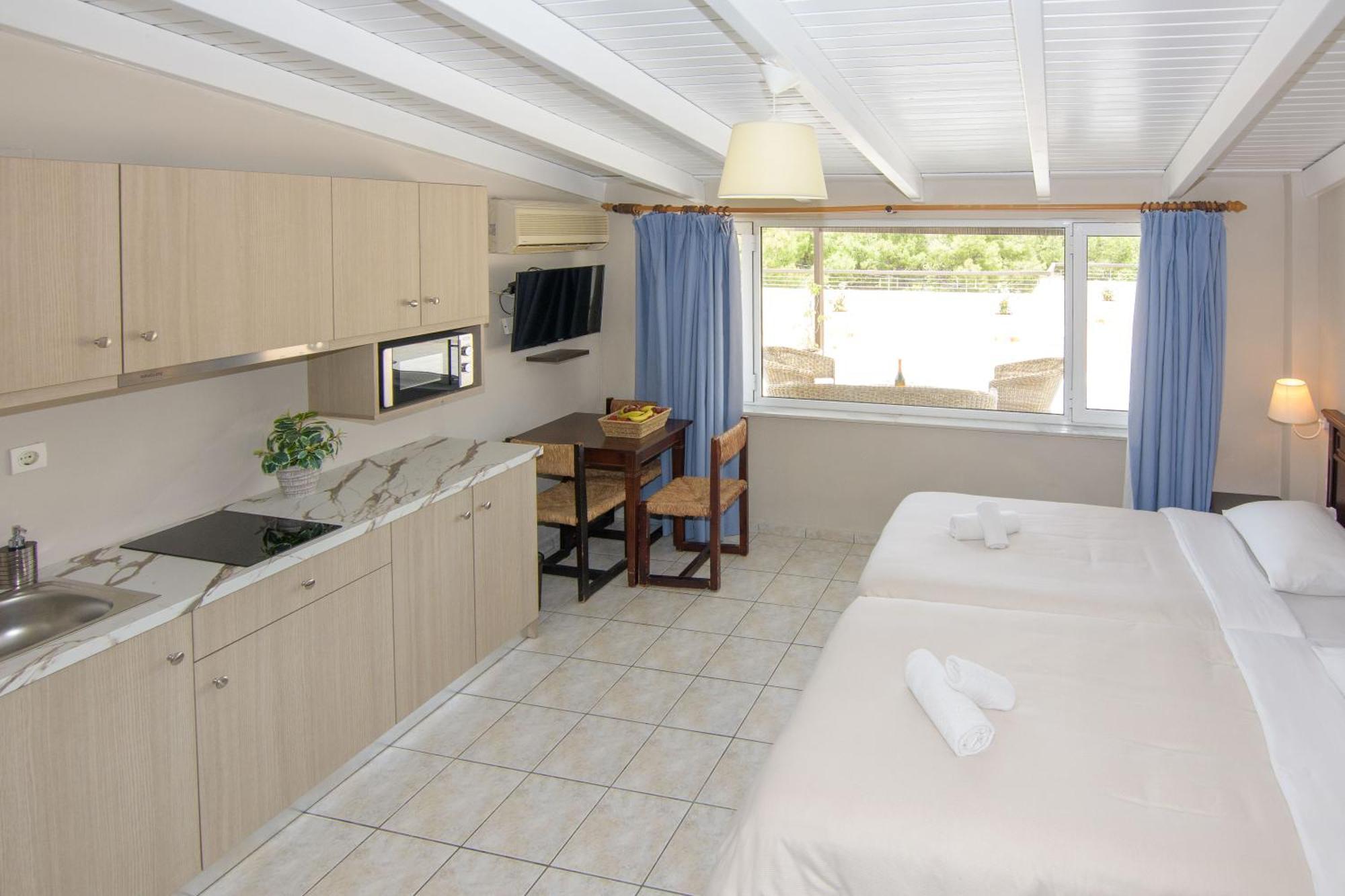 Talos Hotel Apartments Kato Daratso Exterior photo